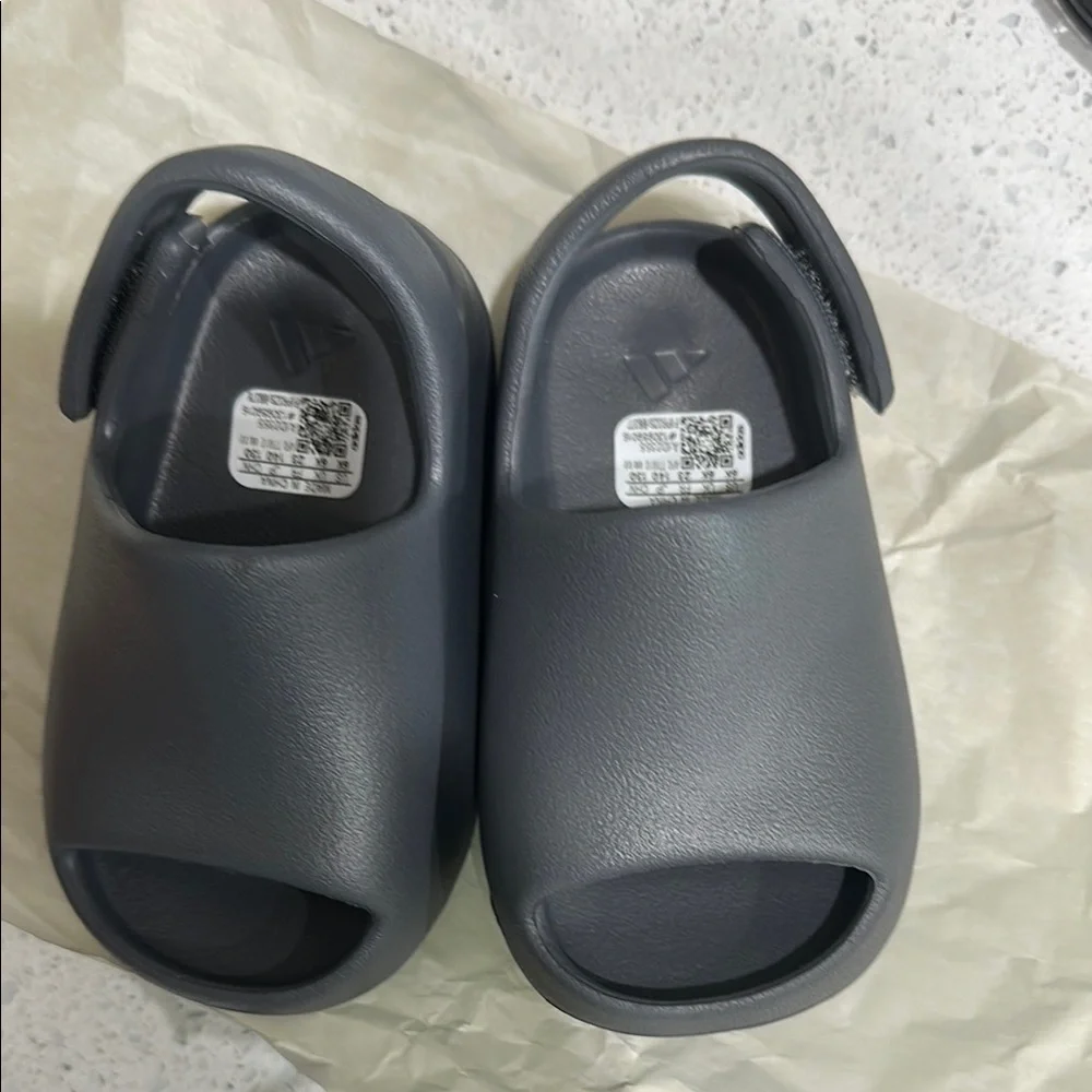 Yeezy Black Slippers with Molded Foam and Ventilation - Picture 2 of 7